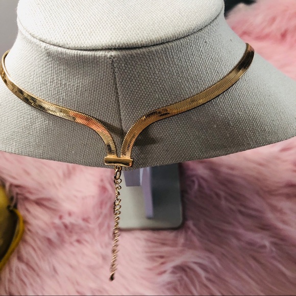 Celina cuff and necklace gold color. - Picture 8 of 8